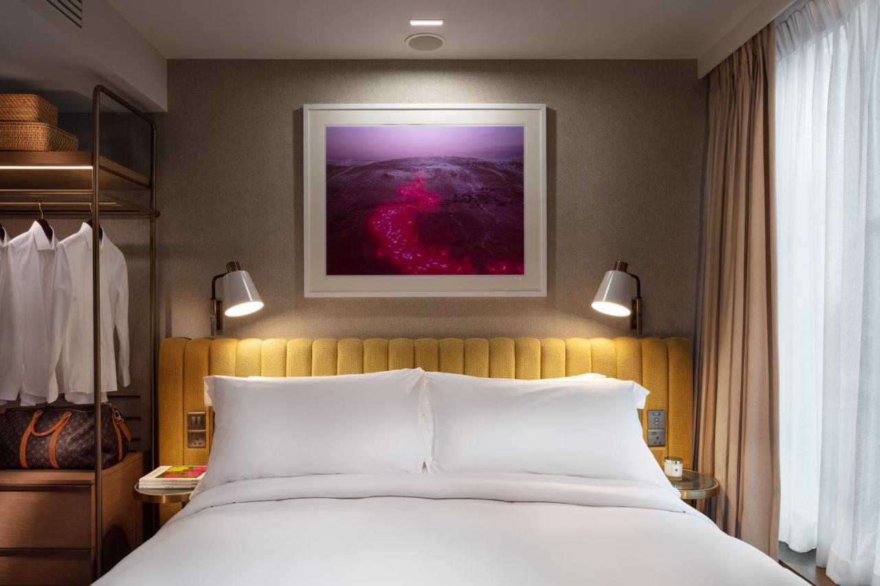 The Hari Hong Kong Hotel Exterior photo A bedroom at the hotel